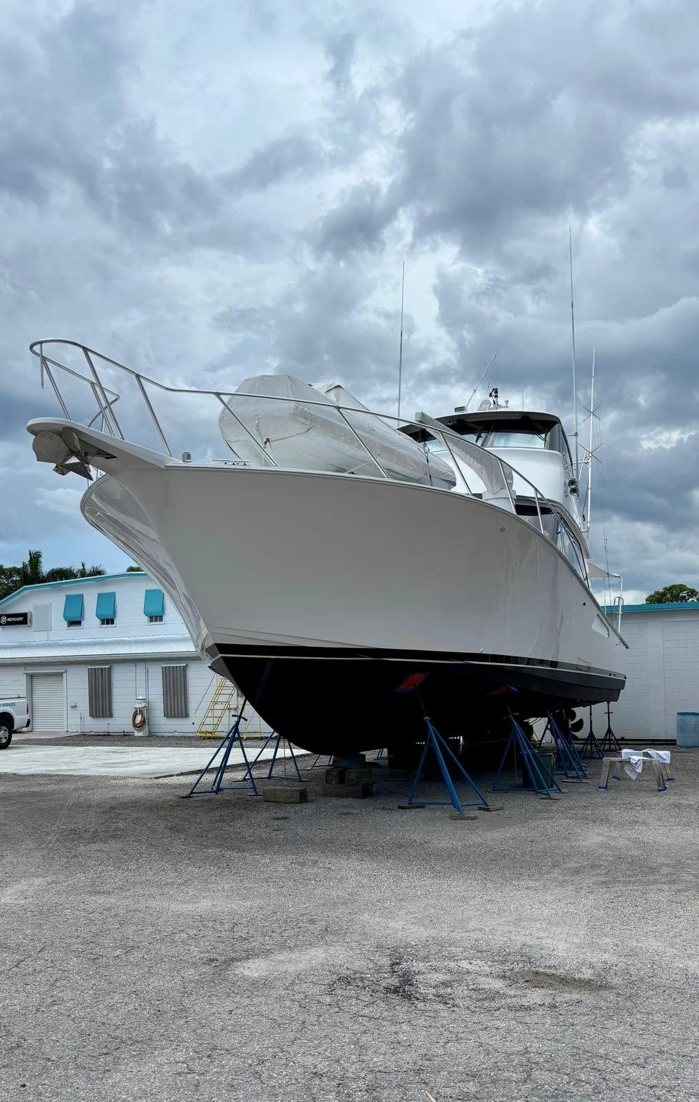 Mirror-black hull finish