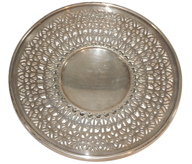 A ROUND, STERLING SILVER, RETICULATED SERVING DISH ON ROUND FOOT, BY THE MERIDAN CO., #187, WEIGHING 6.49 OZS. STERLING SILVER