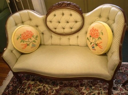 F WONDERFUL VICT SOFA.jpg