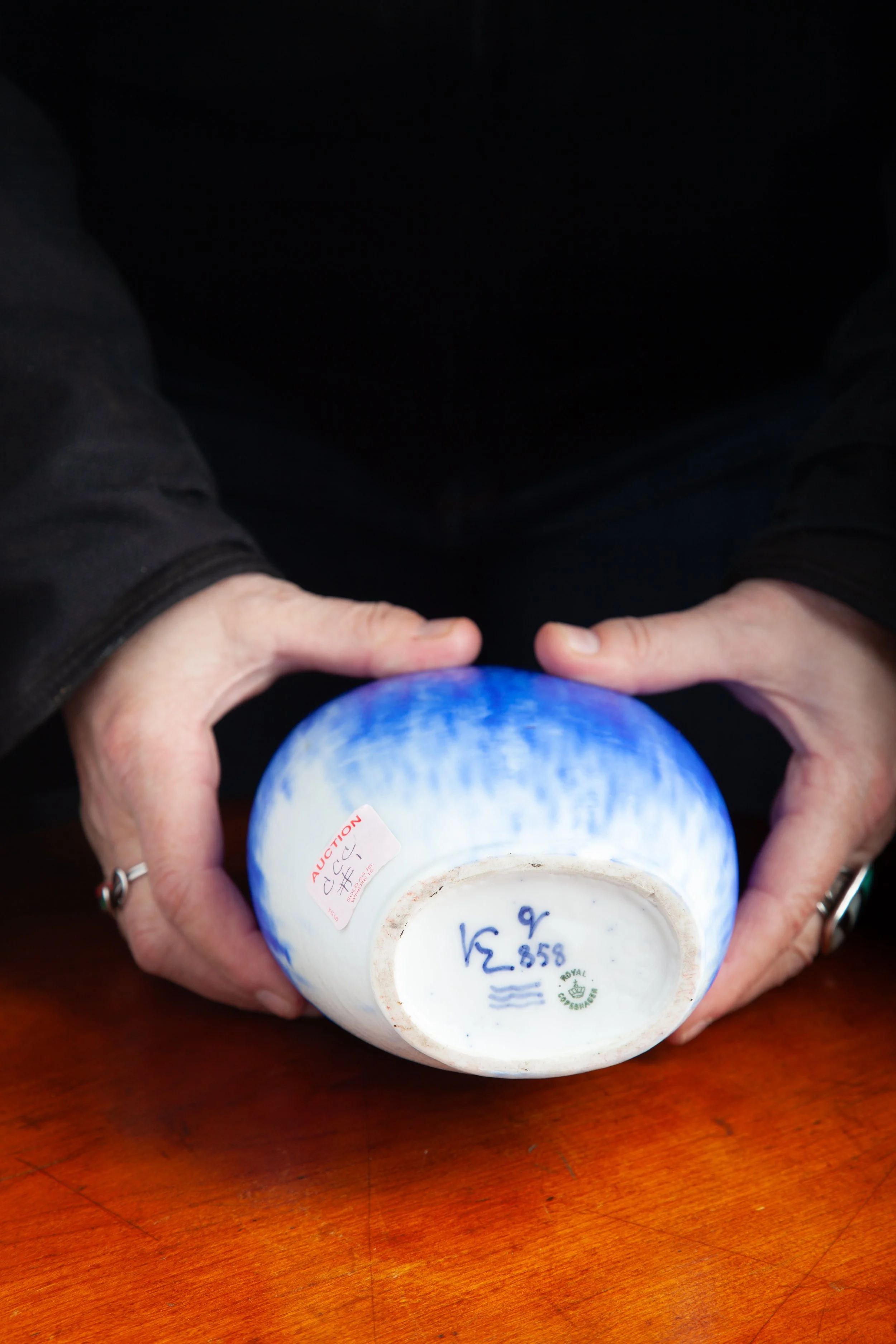 DETAIL OF SIGNATURE OF RARE CRYSTALLINE GLAZED ROYAL COPENHAGEN CASE