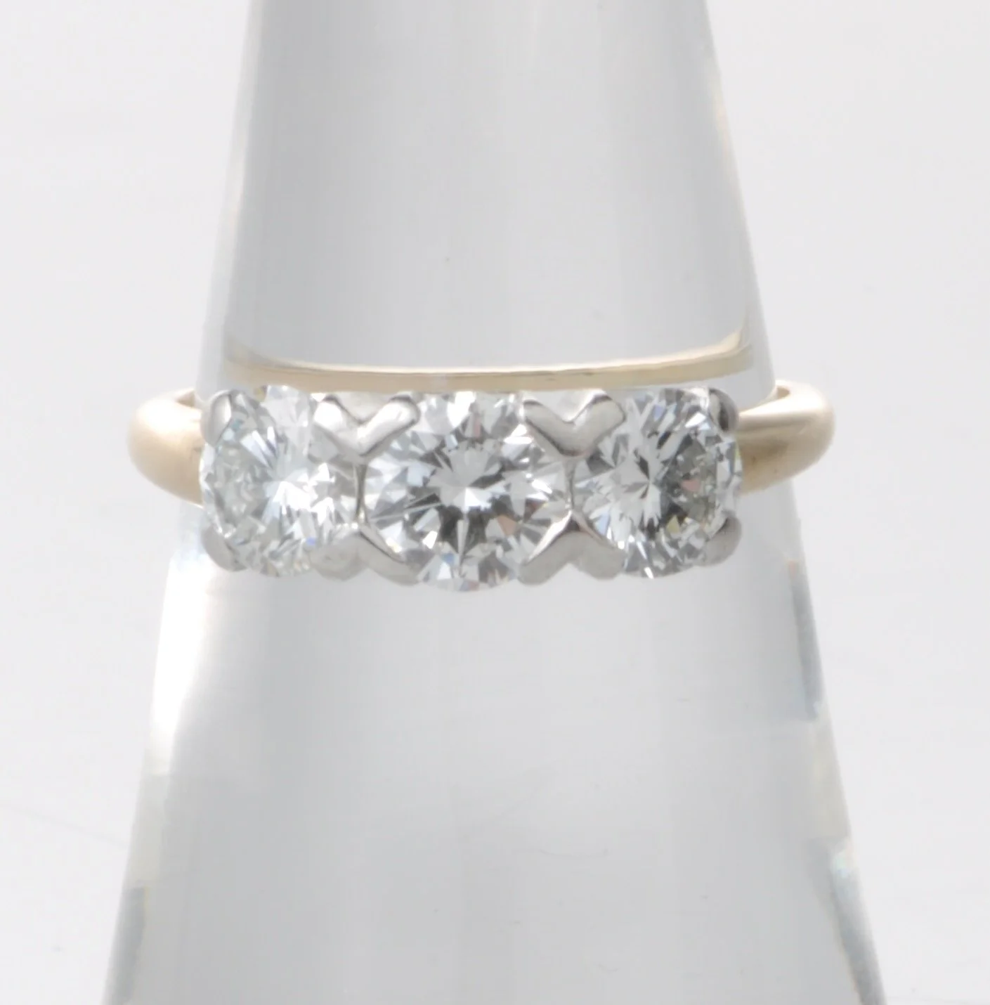 3 stone diamond gold ring. Total diamond weight 1.83ct, gold weight 3.1 grams.