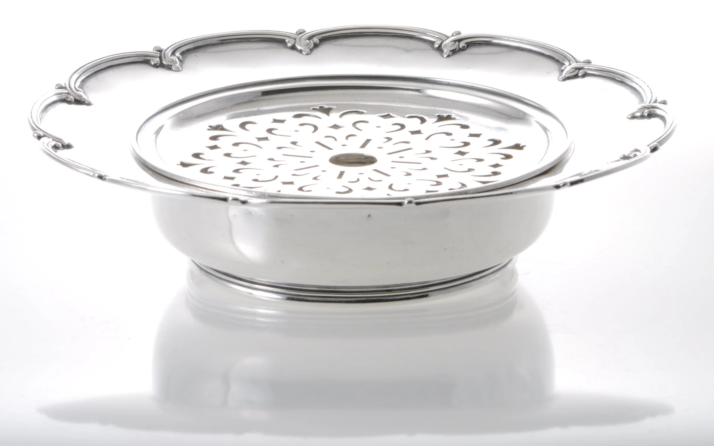 Tiffany & Co, Bowl with ice insert, 1907-47, 9.02 ozs sterling.