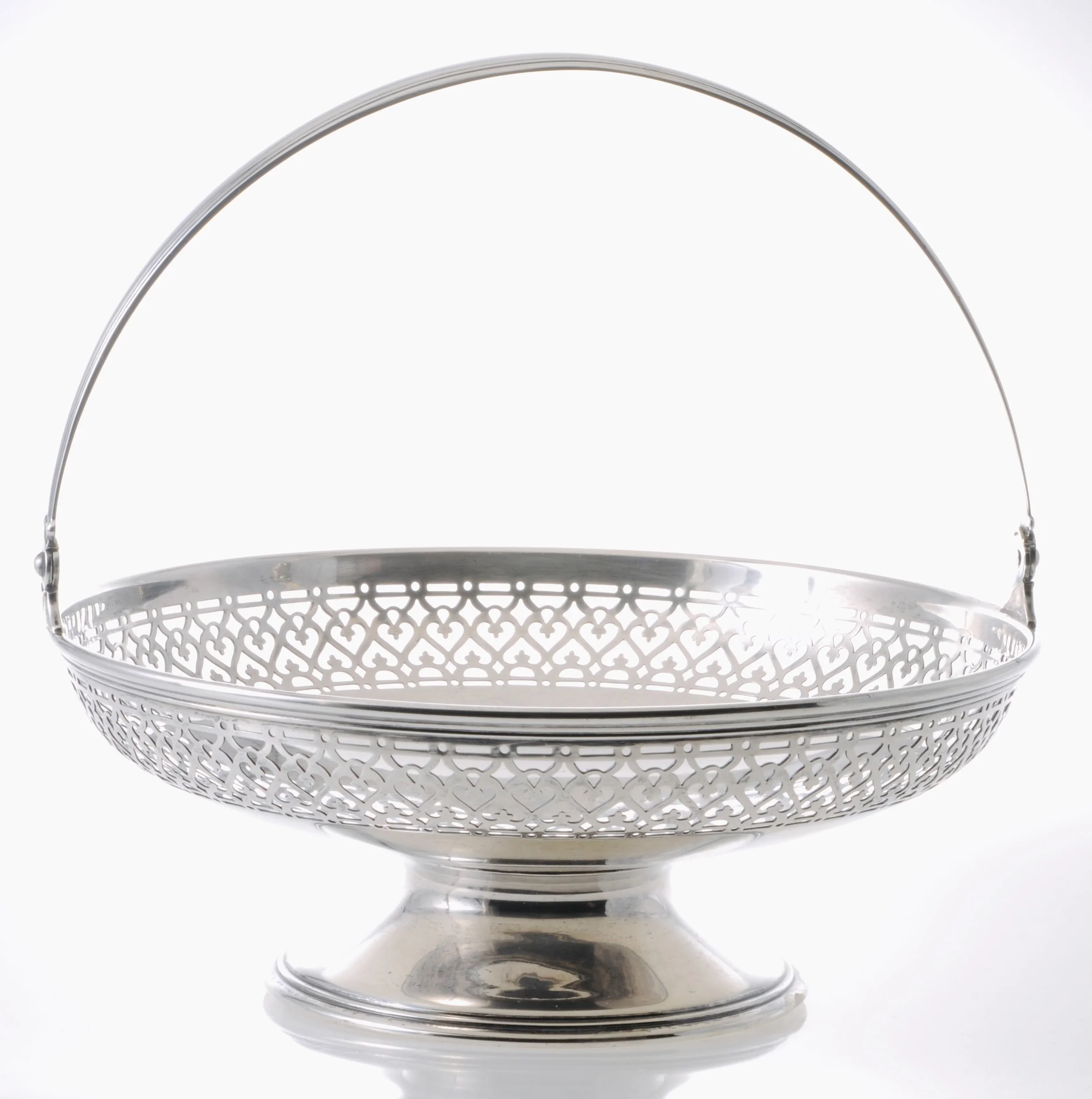 Tiffany & Co. 1907-1947 sterling basket, 17.08 ozs.