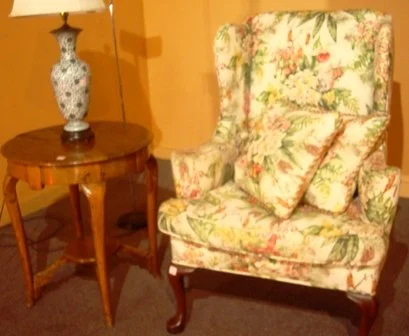 F WING CHAIR W TABLE.jpg