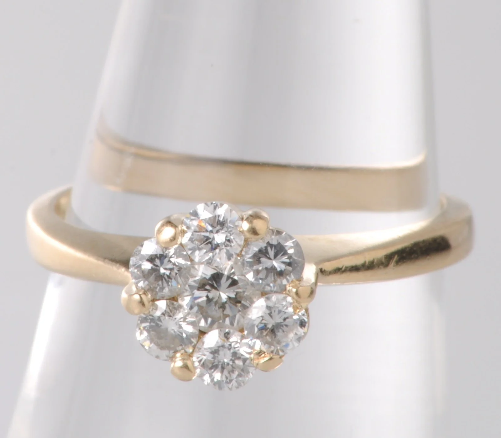 14k yellow gold Diamond flower cluster ring with a center round brilliant cur diamond surrounded by 6 round brilliant cur diamonds. Gold weight 2.4 grams.