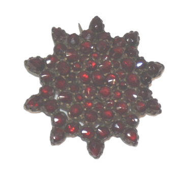 A VINTAGE GARNET BROOCH ON SILVER