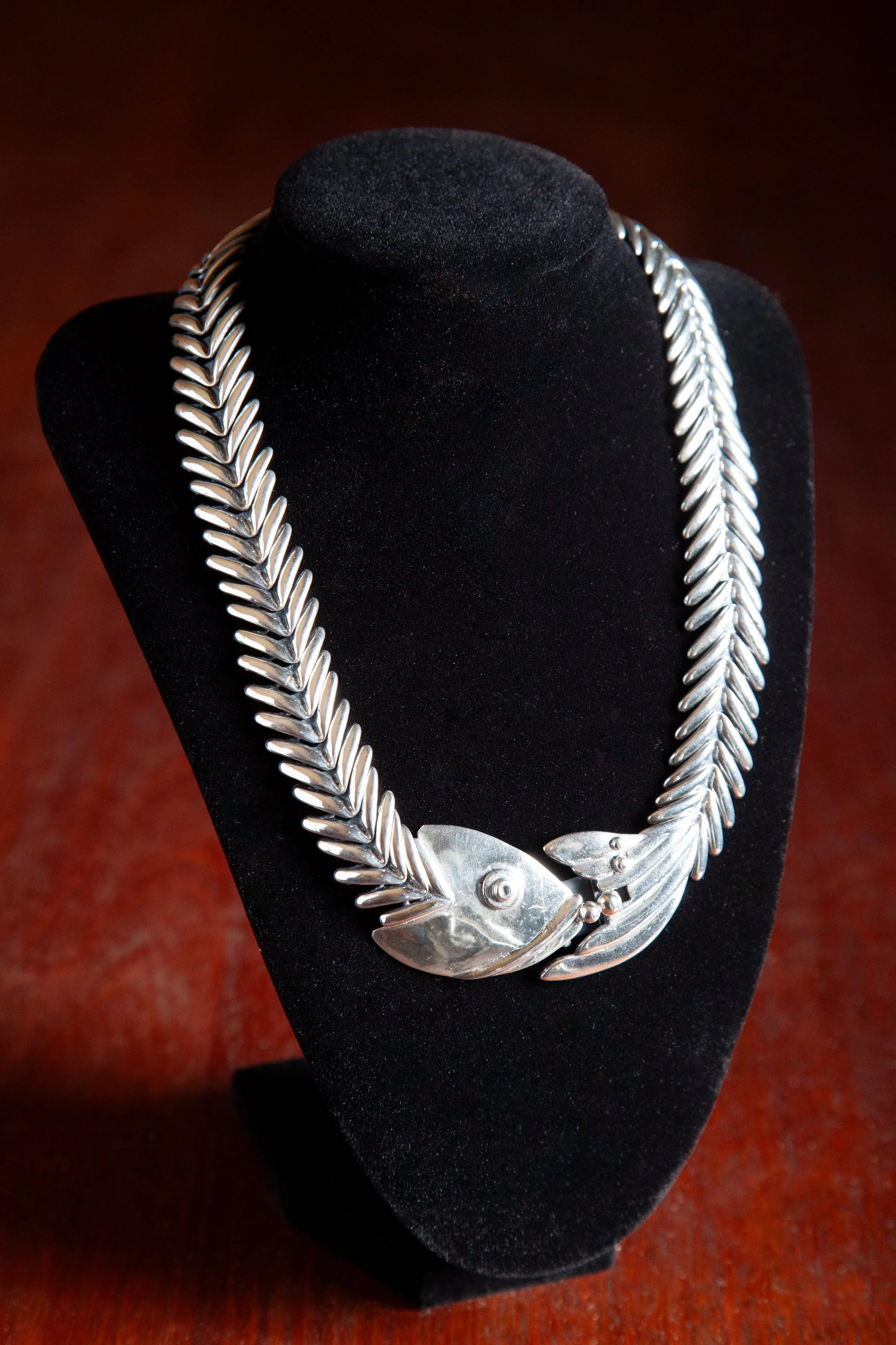 Vintage D'Molina Sterling Silver Taxco Mexico Fishbone Necklace and Bracelet set

 MARKED: "TM-90" AND "SMM" FOR STERLING METALES CASADOS, WEIGHING 5.70 OZS. STERLING SILVER. 