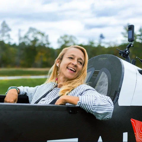 Maddafella.com - The Flying Car...and The 1st Female Pilot