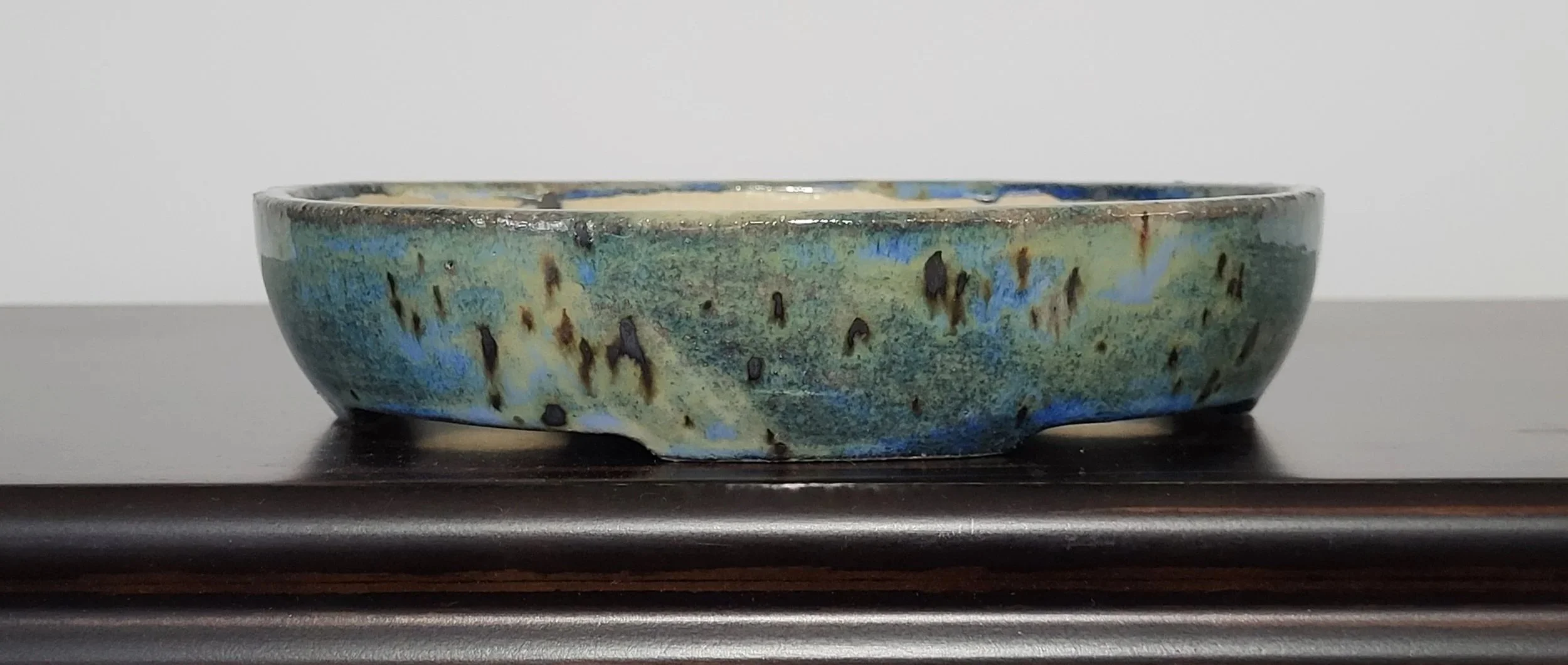 O037 18 x 16 x 3.7 cm 55