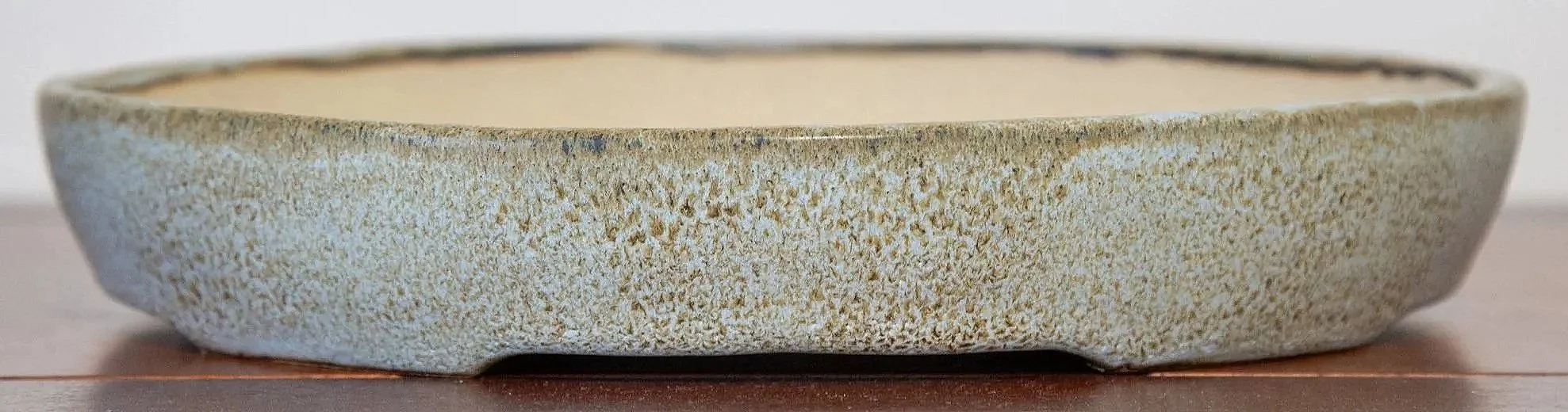 O045 27.7 x 24.3 x 4.3 cm 105