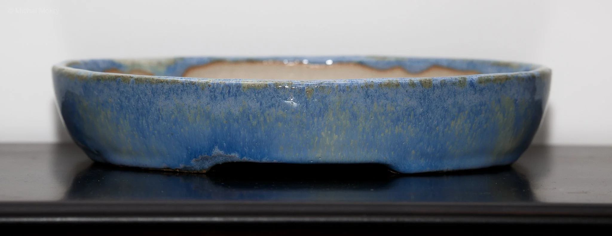 O097 23.2 x 19.5 x 4.3 75