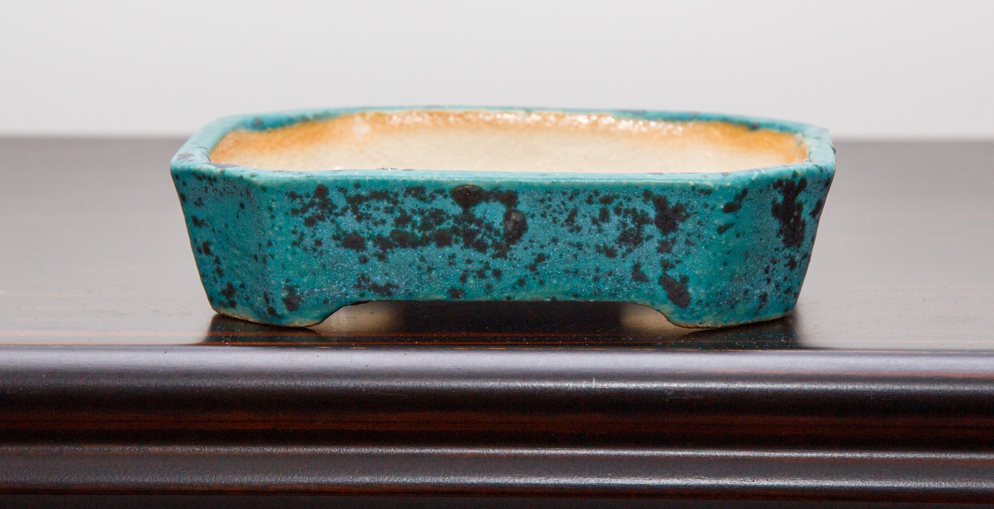 R061 12.2 x 10.5 x 2.9cm 40