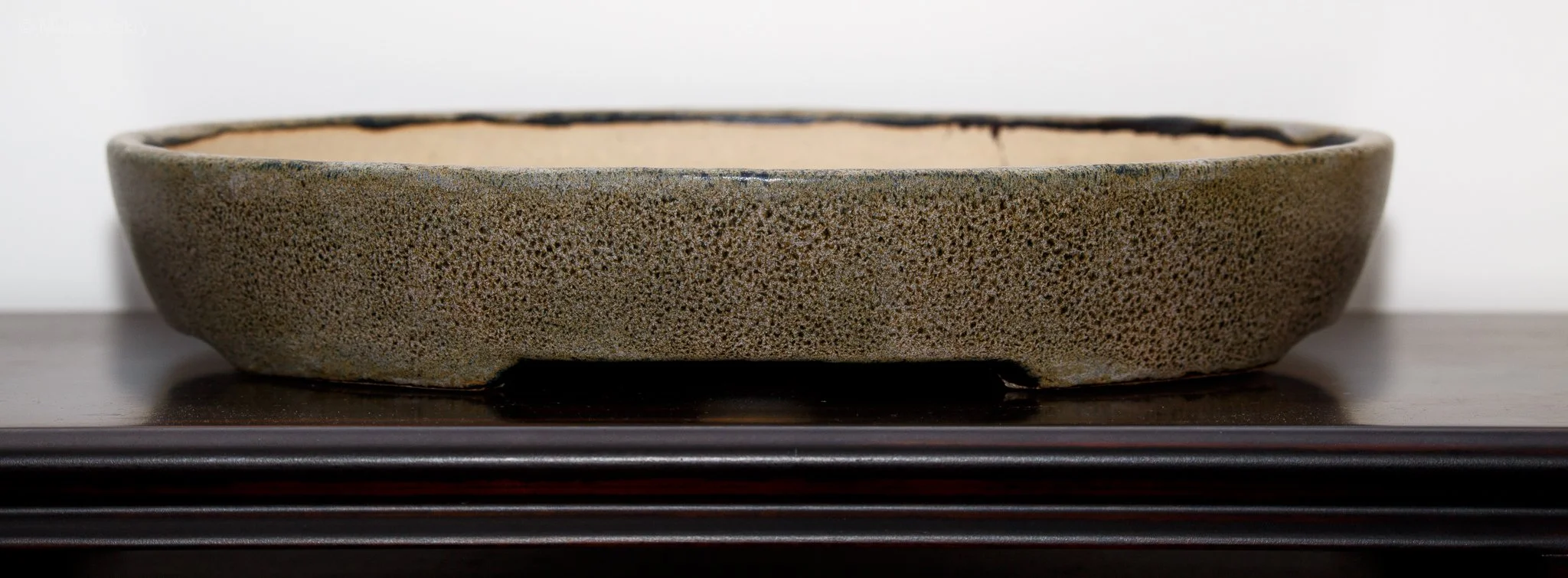 O084 31 x 27 x 5.2 cm sold