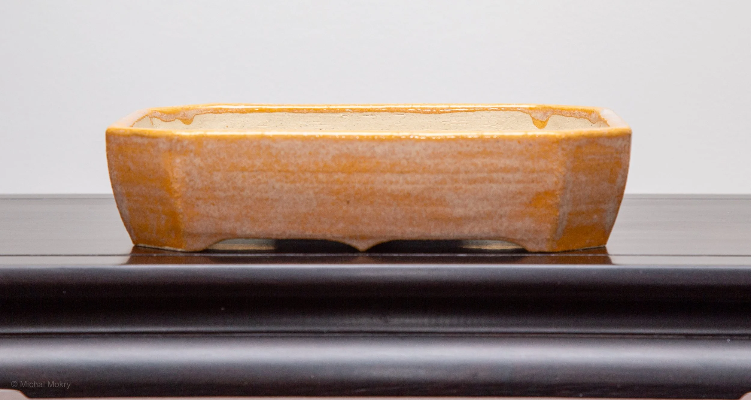 R049 19.5 x 16.3 x 4.5 cm 80