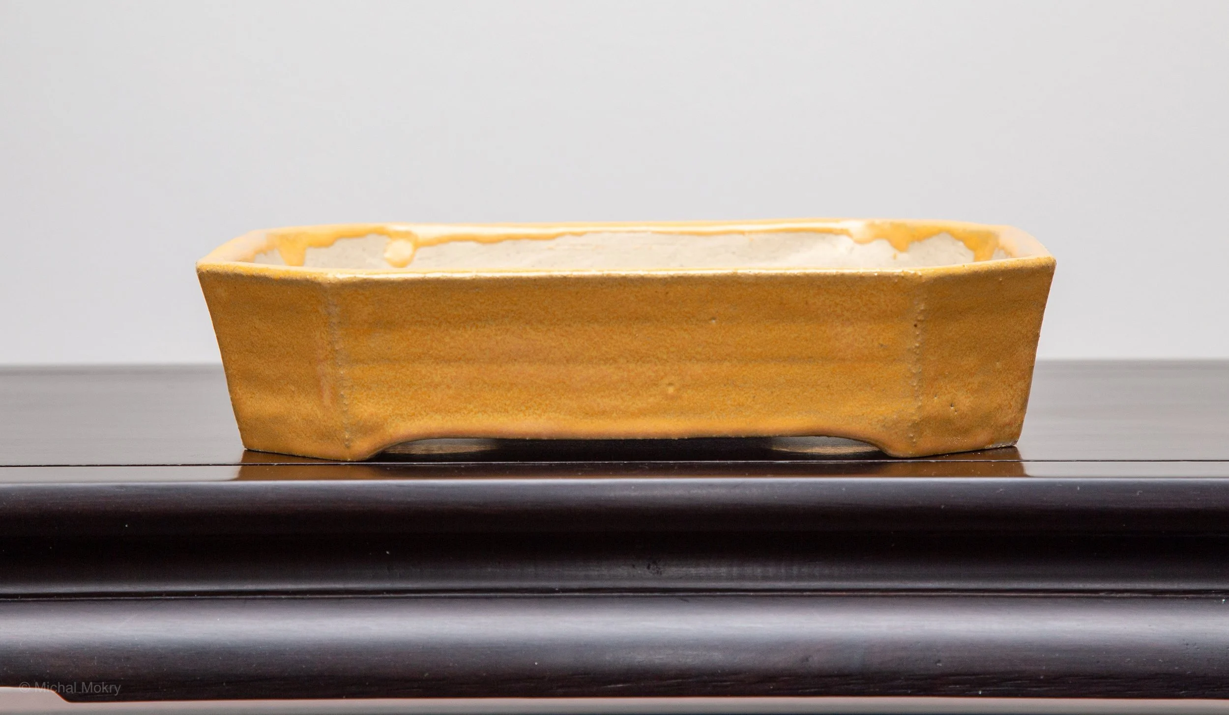 R050 19.3 x 16.7 x 4.3 cm 75