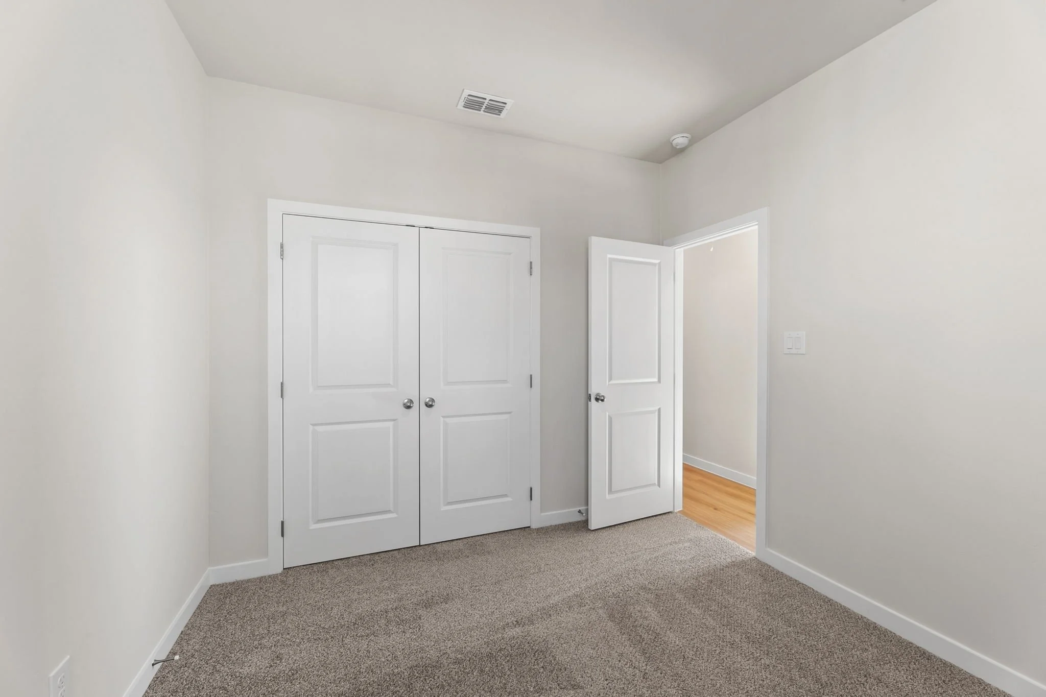 13-SQFT-7126.jpg