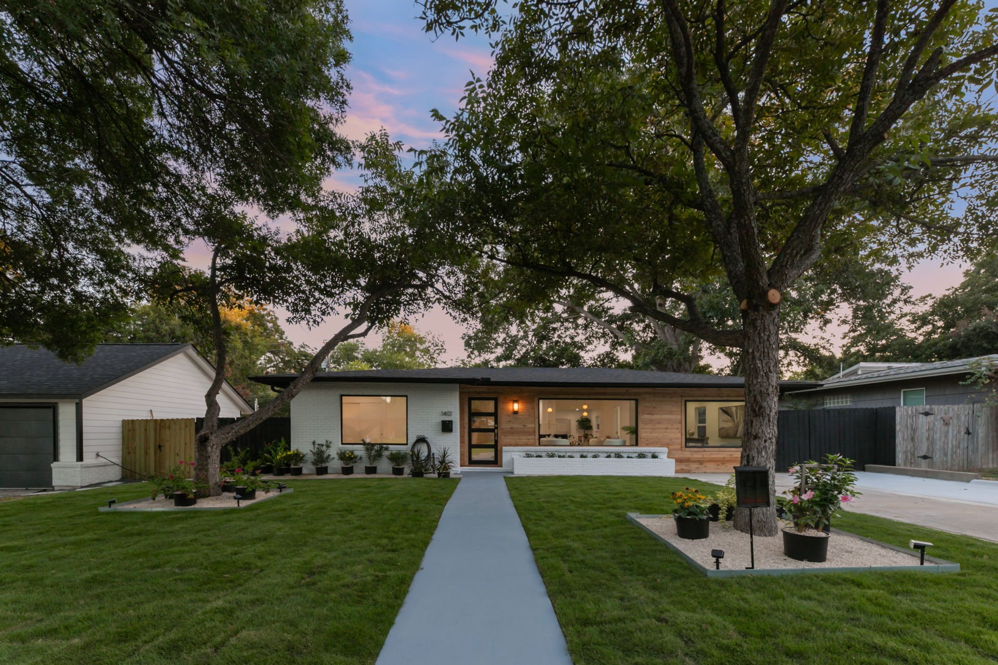 1401 Hillcrest Dr SA