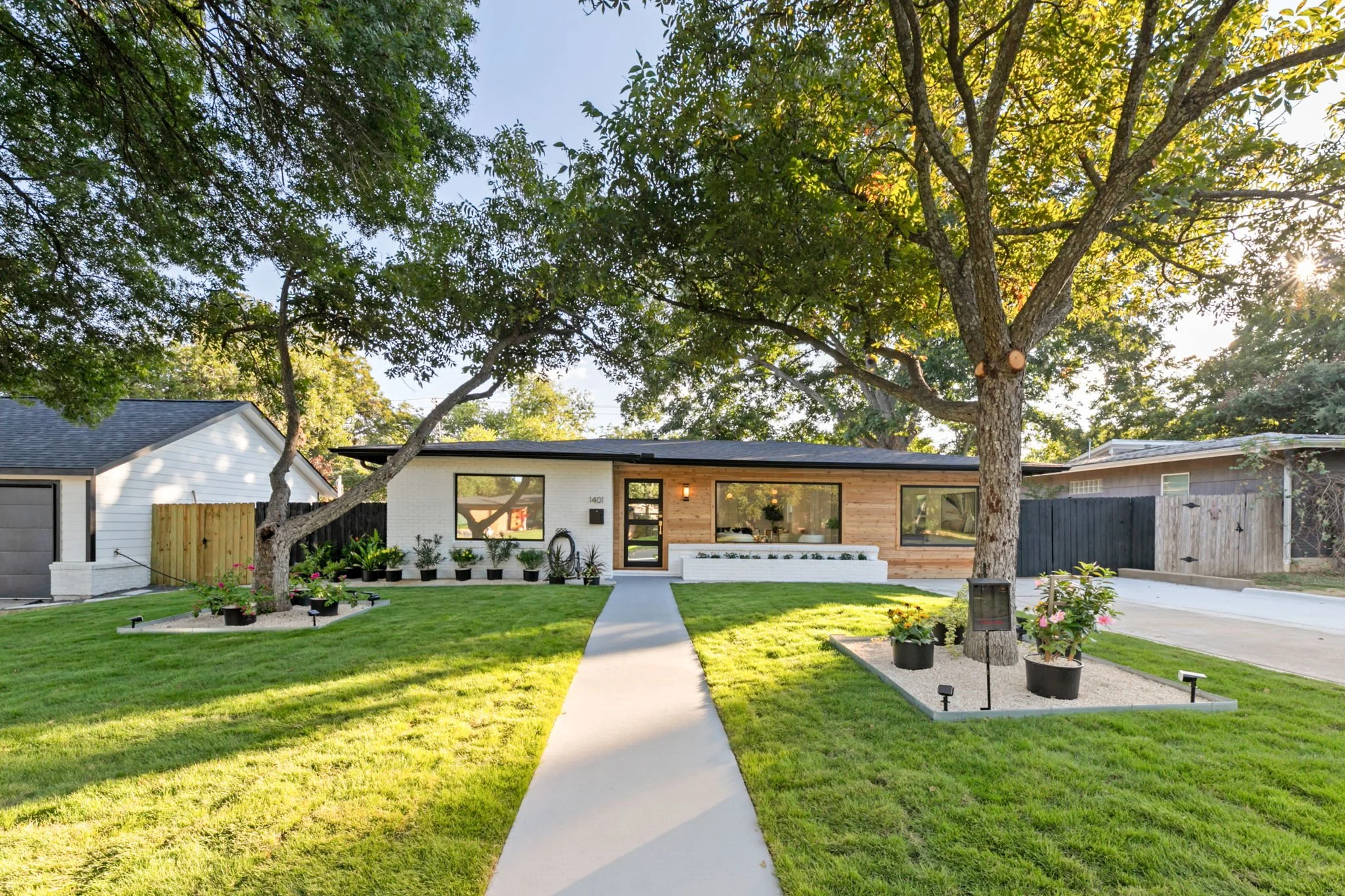 1401 Hillcrest Dr SA