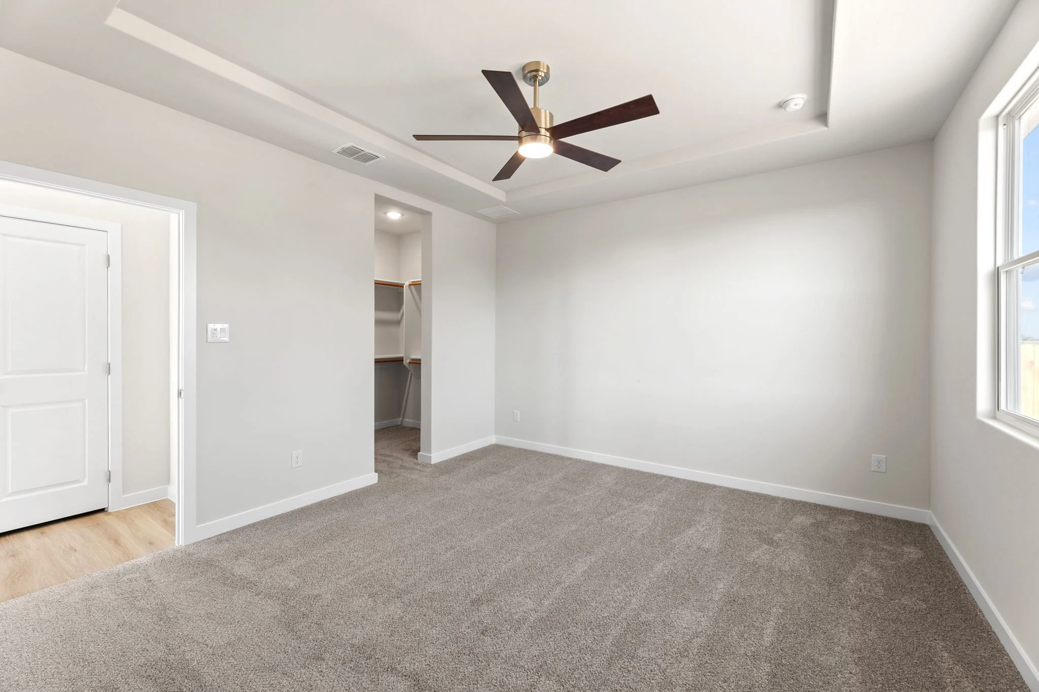 24-SQFT-7206.jpg