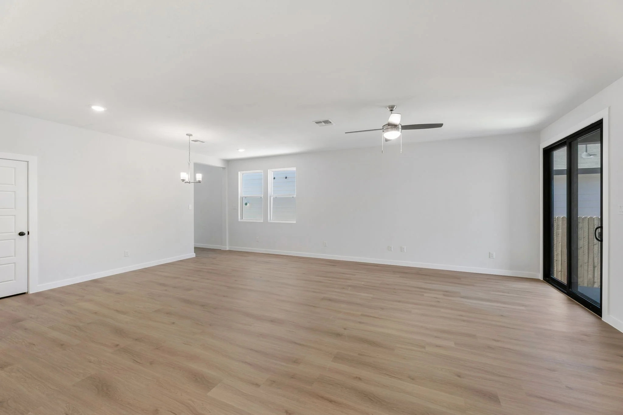 4-SQFT-7230.jpg