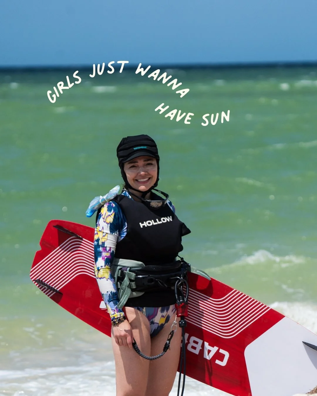 Cada a&ntilde;o somos m&aacute;s las que encontramos en el viento un espacio seguro 🏄&zwj;♀️🌊

Los KiteCamps ya no son solo sobre aprender a hacer kitesurf, sino sobre compartir risas, retos, logros y esa magia de sentirte libre con amigas. 

Nos e