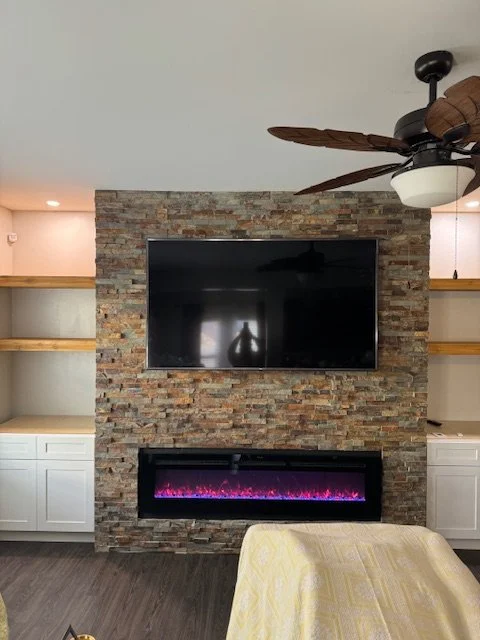 Living Room Fireplace & Built Ins