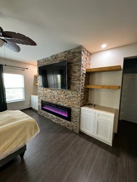 Living Room Fireplace & Built Ins