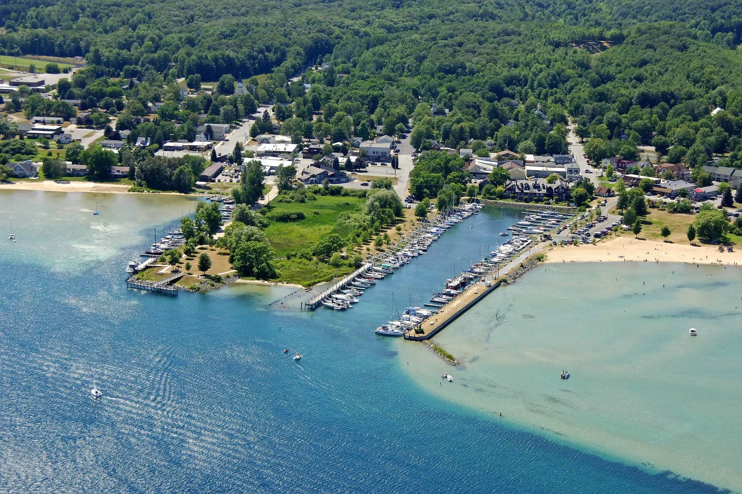 SuttonsBayMarina.com