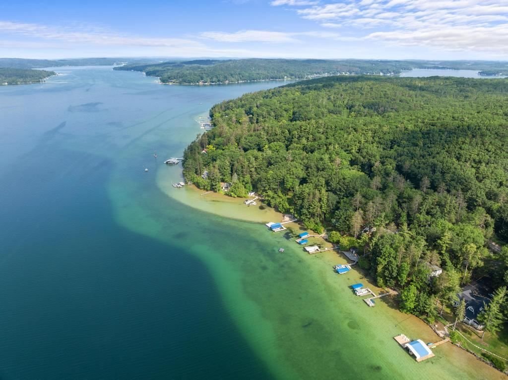 WalloonLakeMarina.com