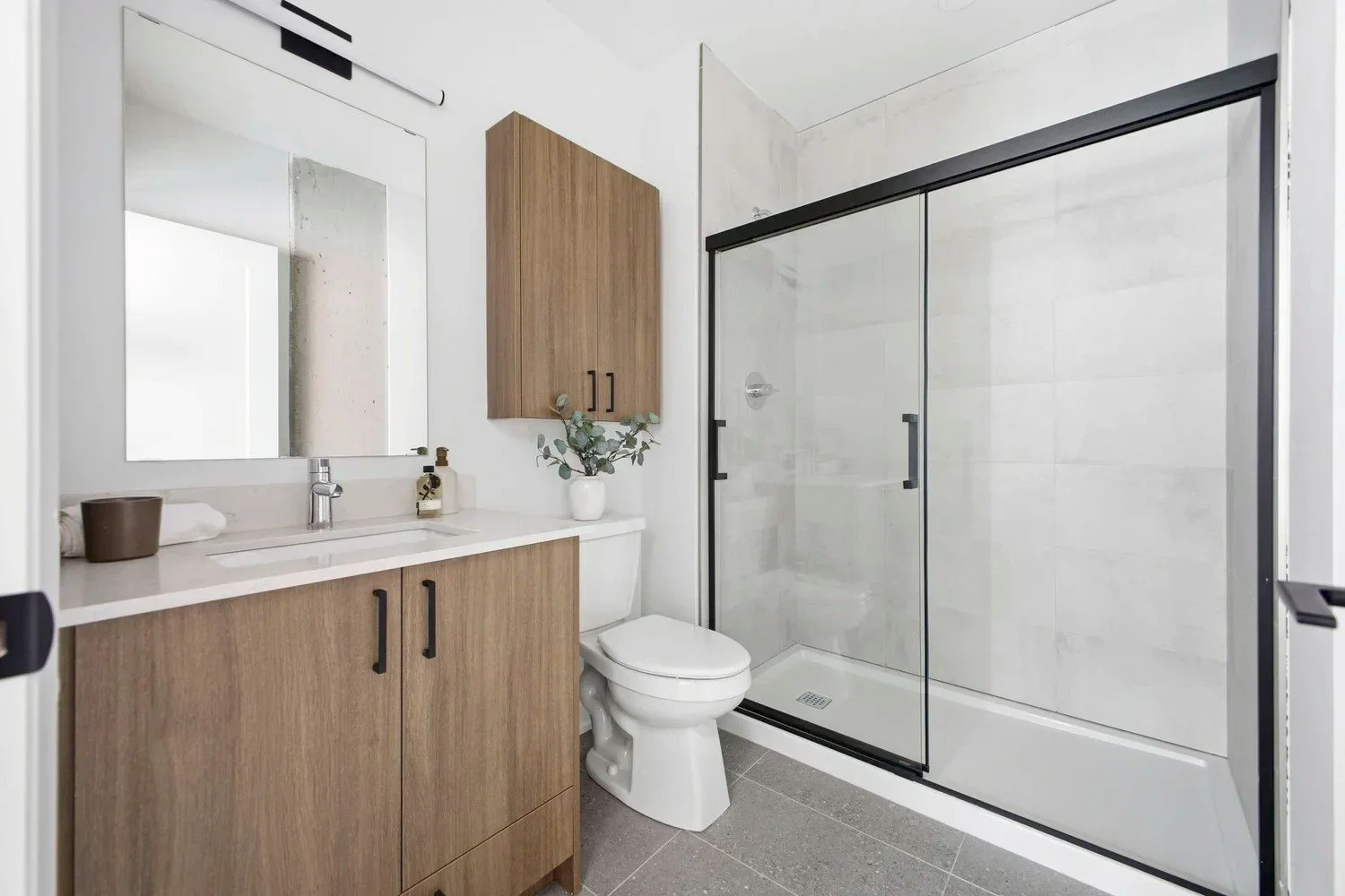 Bayview Lofts. 101 primary bath.jpg