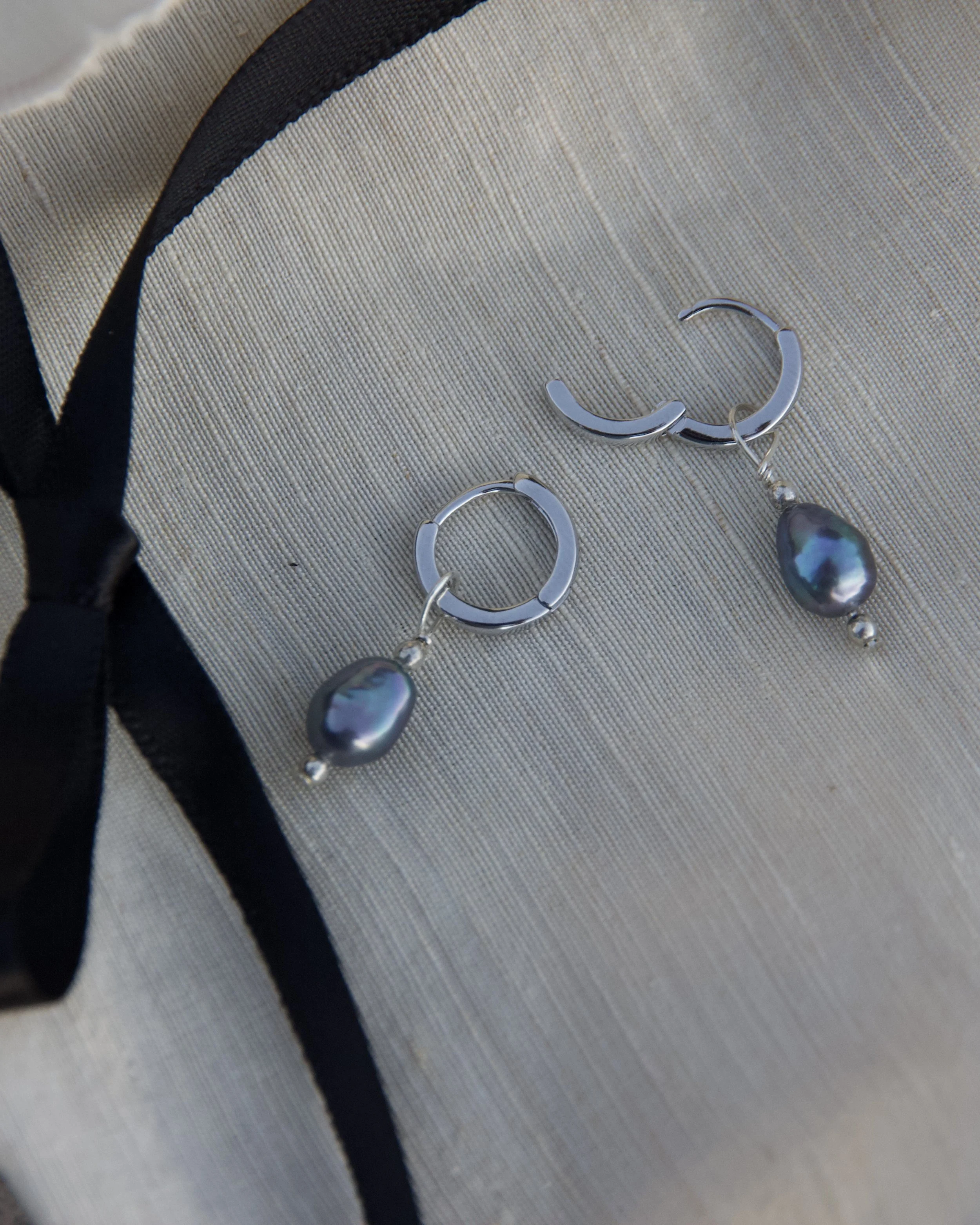 PEACOCK, FRESHWATER PEARL EARRINGS, S925