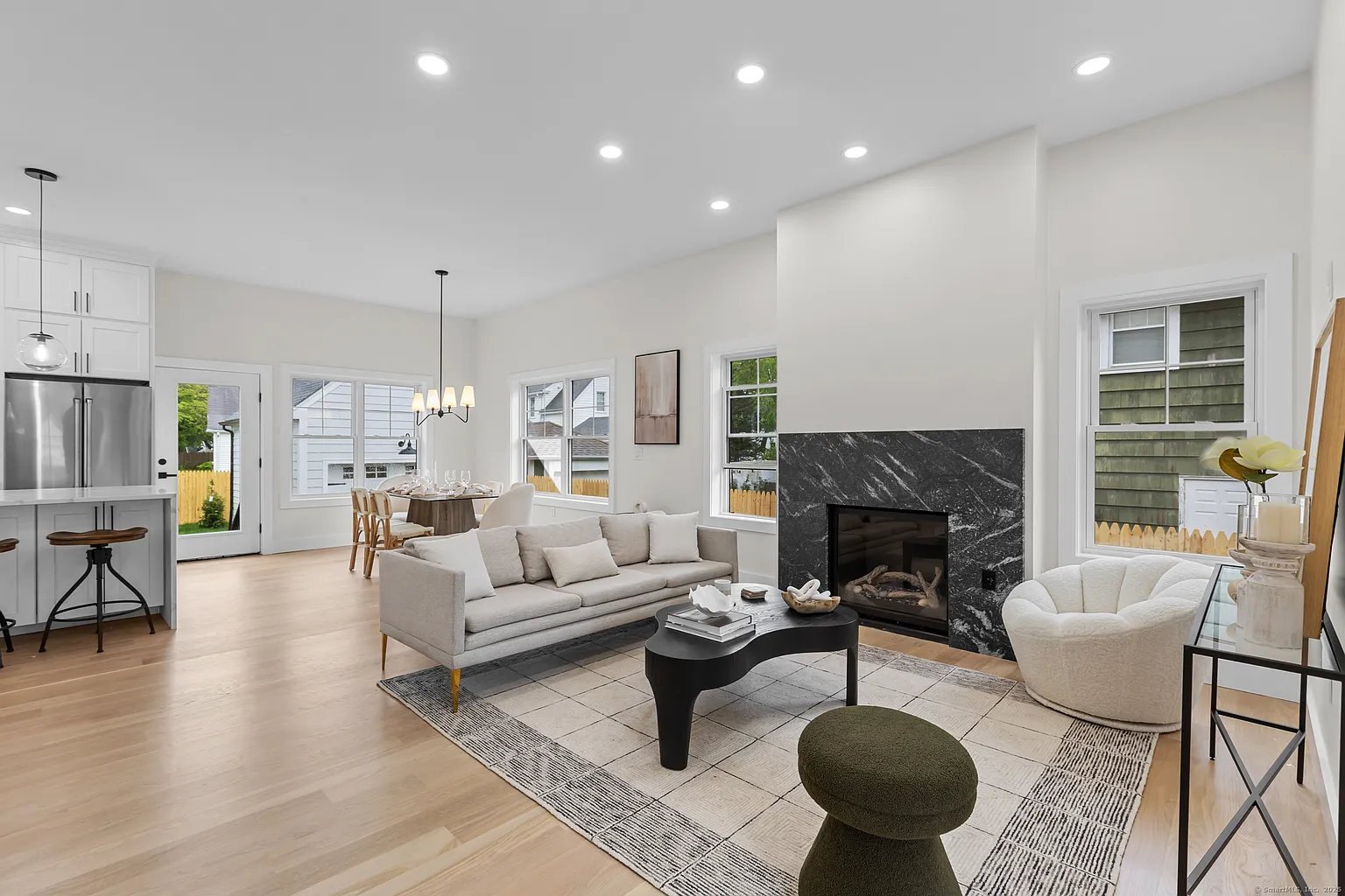 879 Riverside Dr, Fairfield, CT