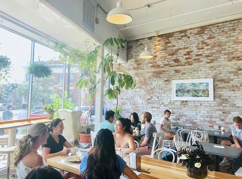 brunching people.jpg