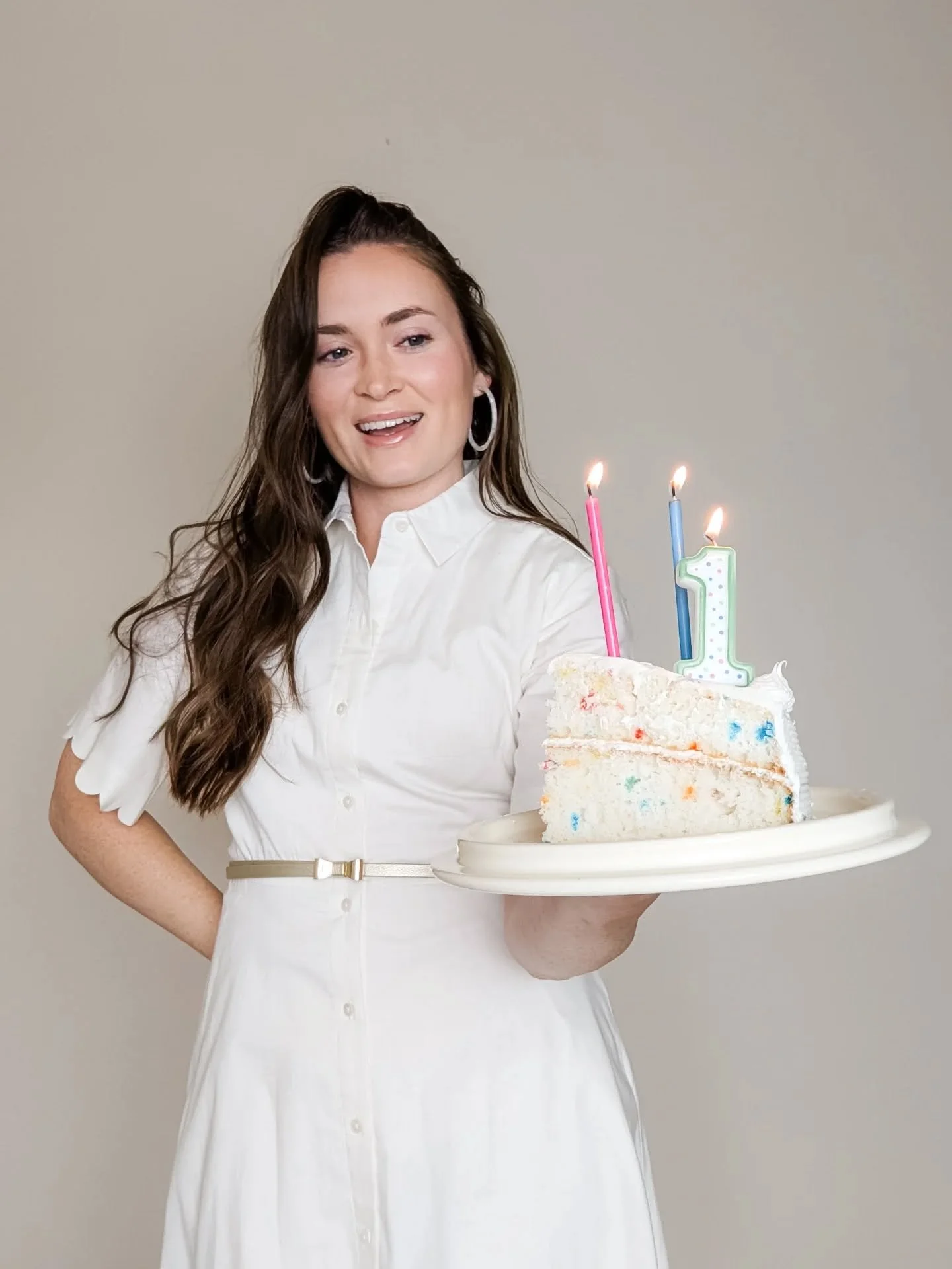 Jayci Does Design is 1 year old today! 🎉🎈🎂

One year ago, I debated starting my own interior design firm but figured the time would pass anyway, so why not try a business for 1 year and see how it goes. Now, one year later, I am so glad I did, so 