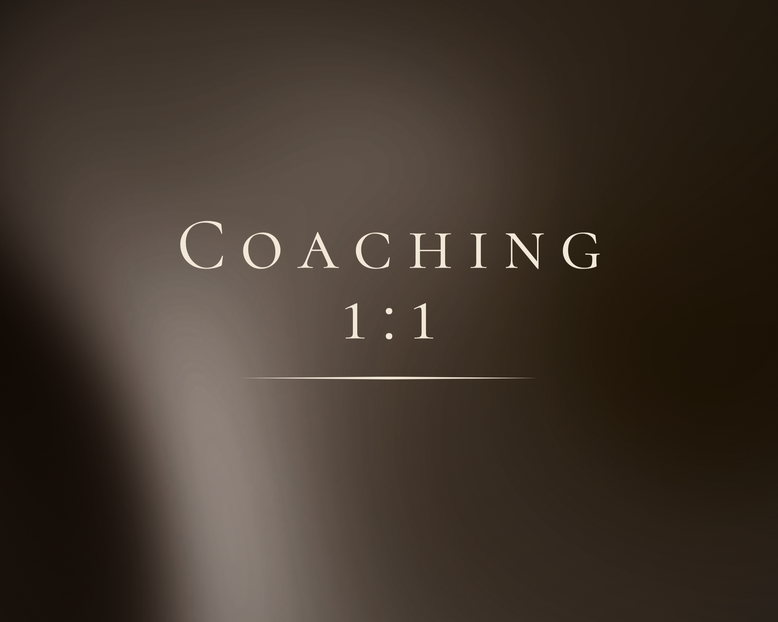 Texto que dice 'Coaching 1:1' en un fondo oscuro y difuso.