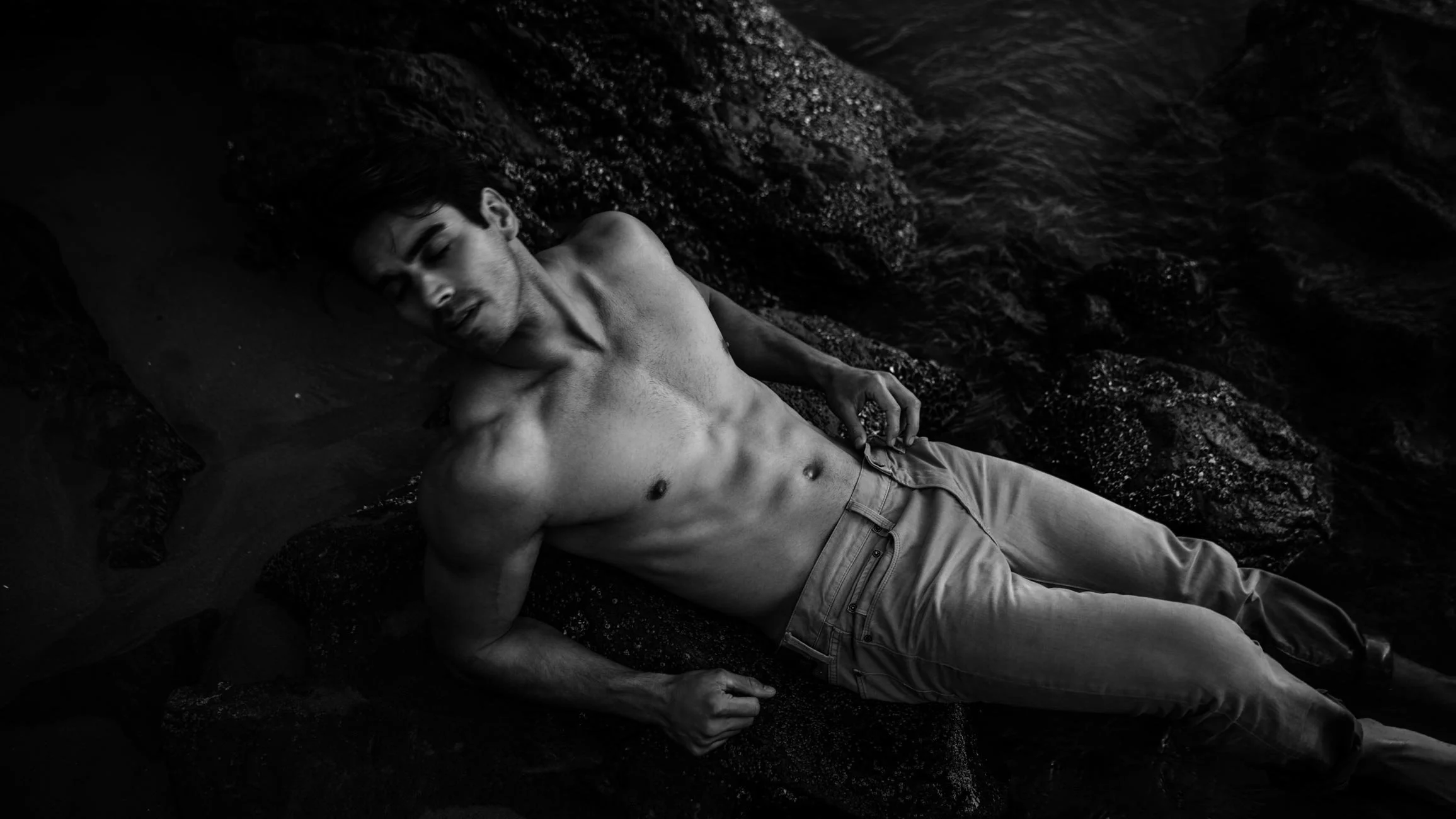 Black and white sunset portrait on Corona Del Mar beach by Los Angeles portrait photographer Marc Olivier Le Blanc