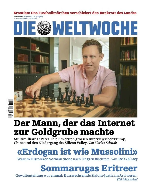 Cover of Die Weltwoche magazine featuring a man in a pink shirt playing chess in a library with bookshelves in the background. Headlines and articles are in German.