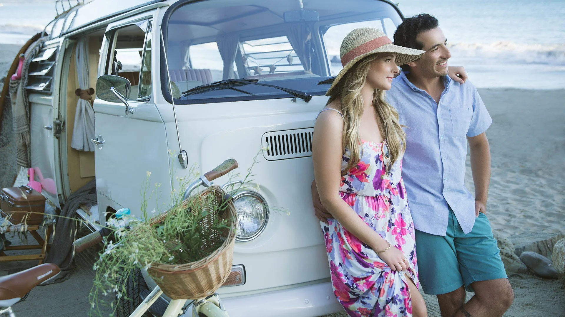 Lifestyle portrait of a couple leaning against a vintage Volkswagen van on Capitola Beach, California, by San Francisco photographer Marc Olivier Le Blanc