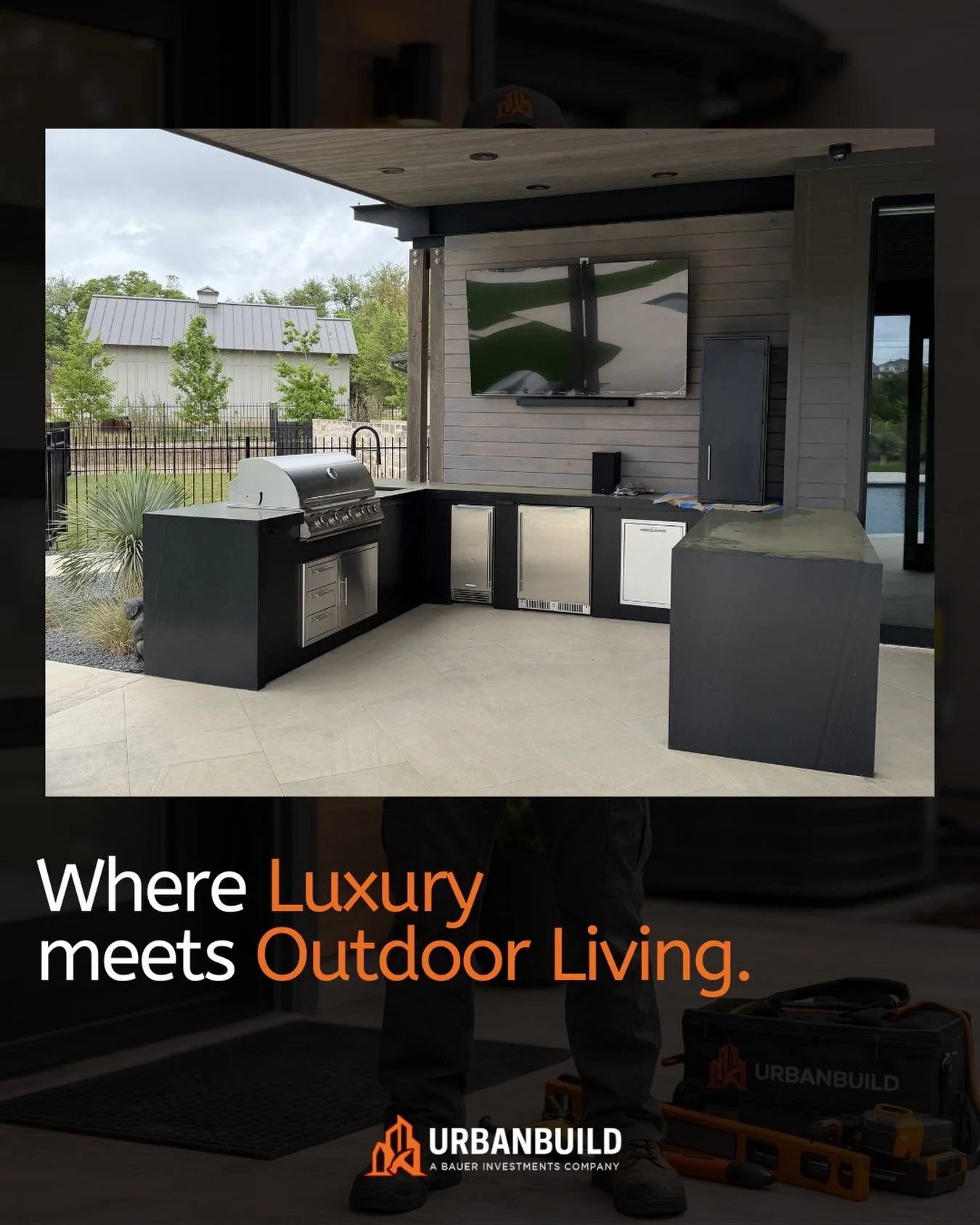 Luxury outdoor living, redefined. 🔥✨ 
This custom-built modern outdoor kitchen by Urban Build brings together sleek design, premium finishes, and the perfect space for entertaining all year round. From the clean lines to the high-end functionality, 