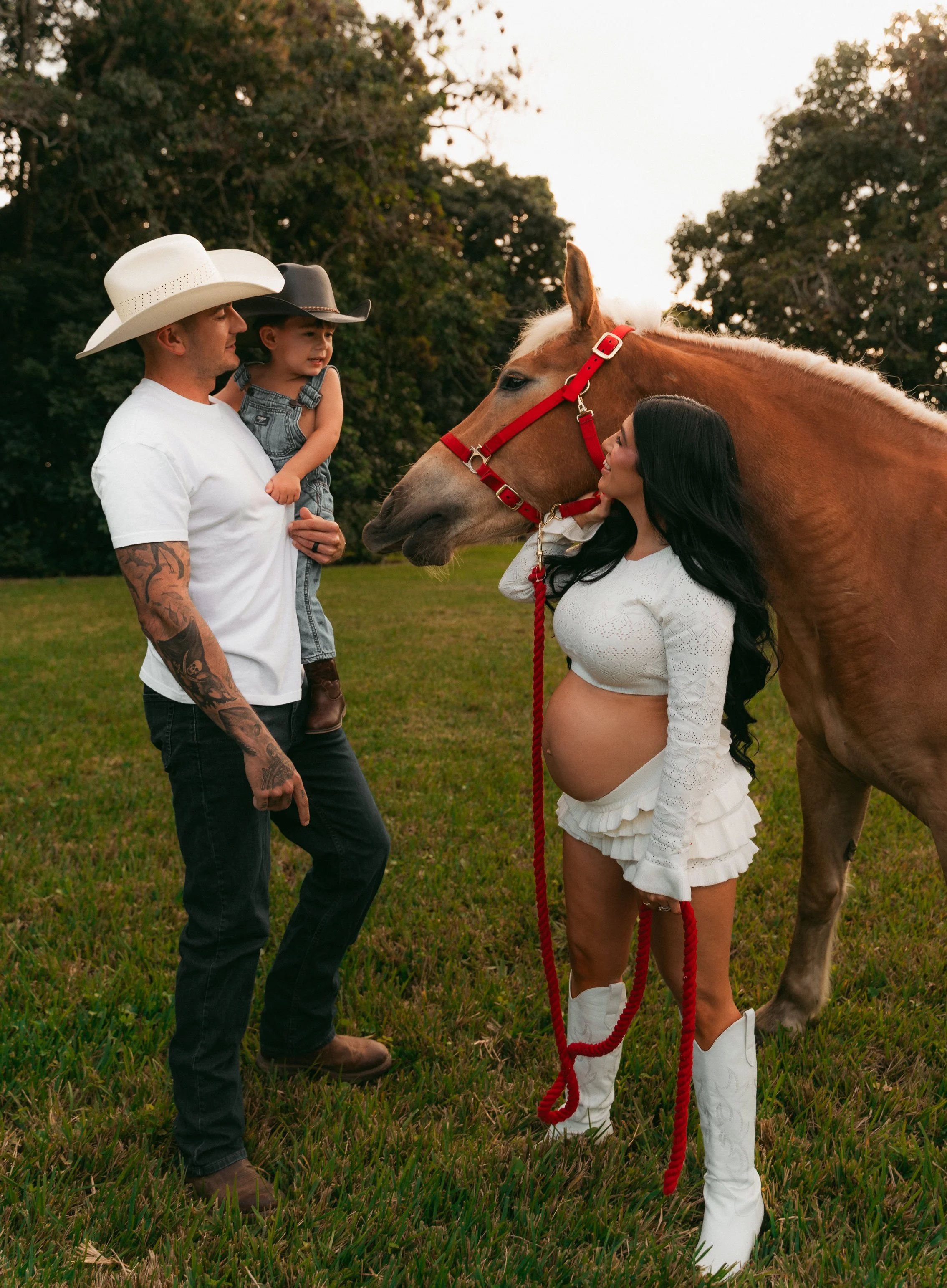 Western Maternity Session with Horse in Miami -1.jpg