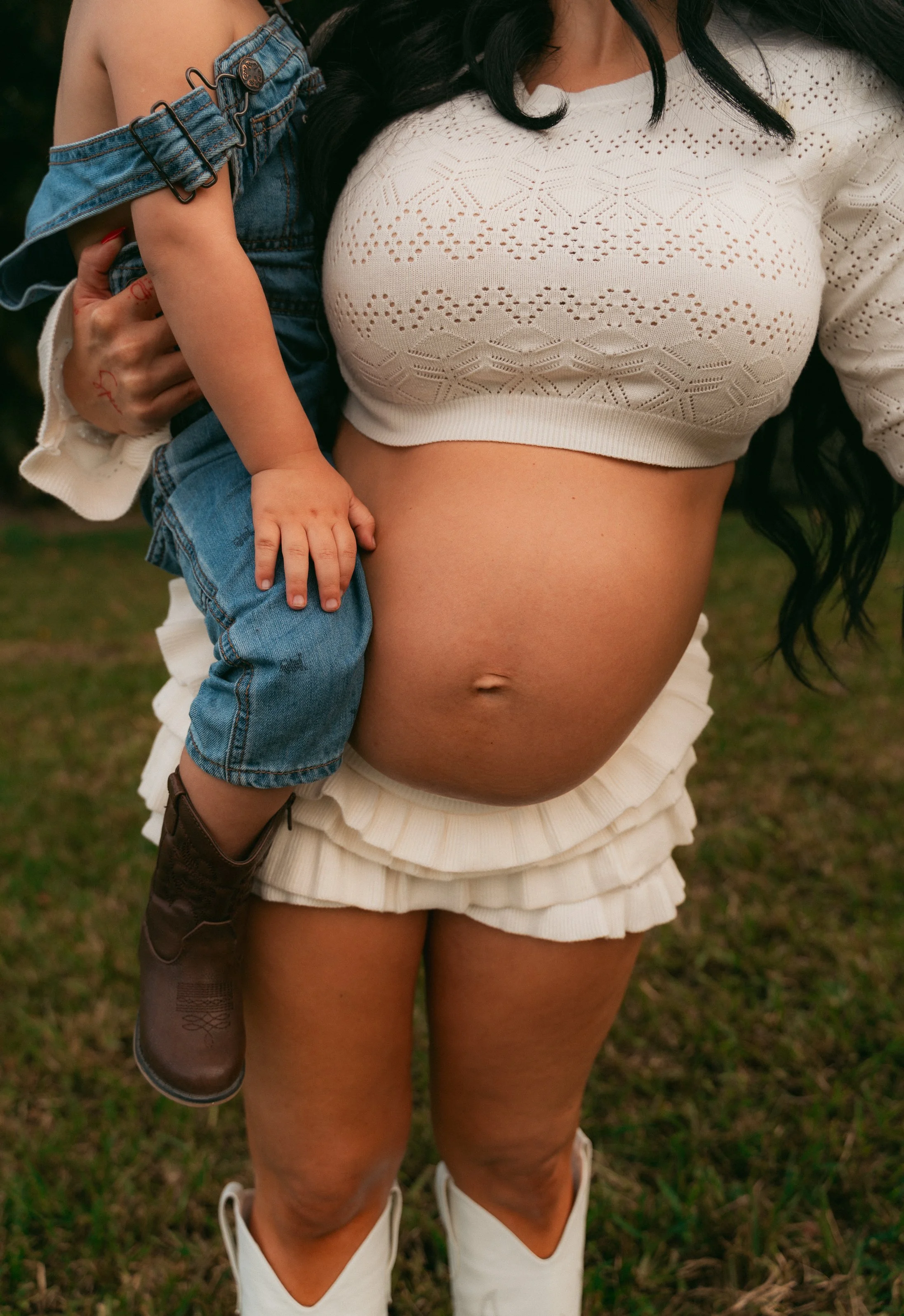 Western Maternity Session with Horse in Miami -9.jpg