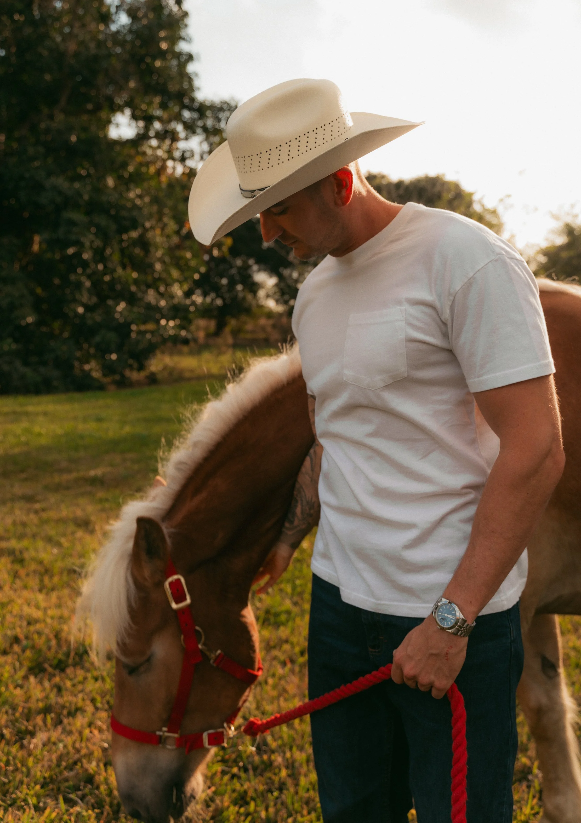 Western Maternity Session with Horse in Miami -24.jpg