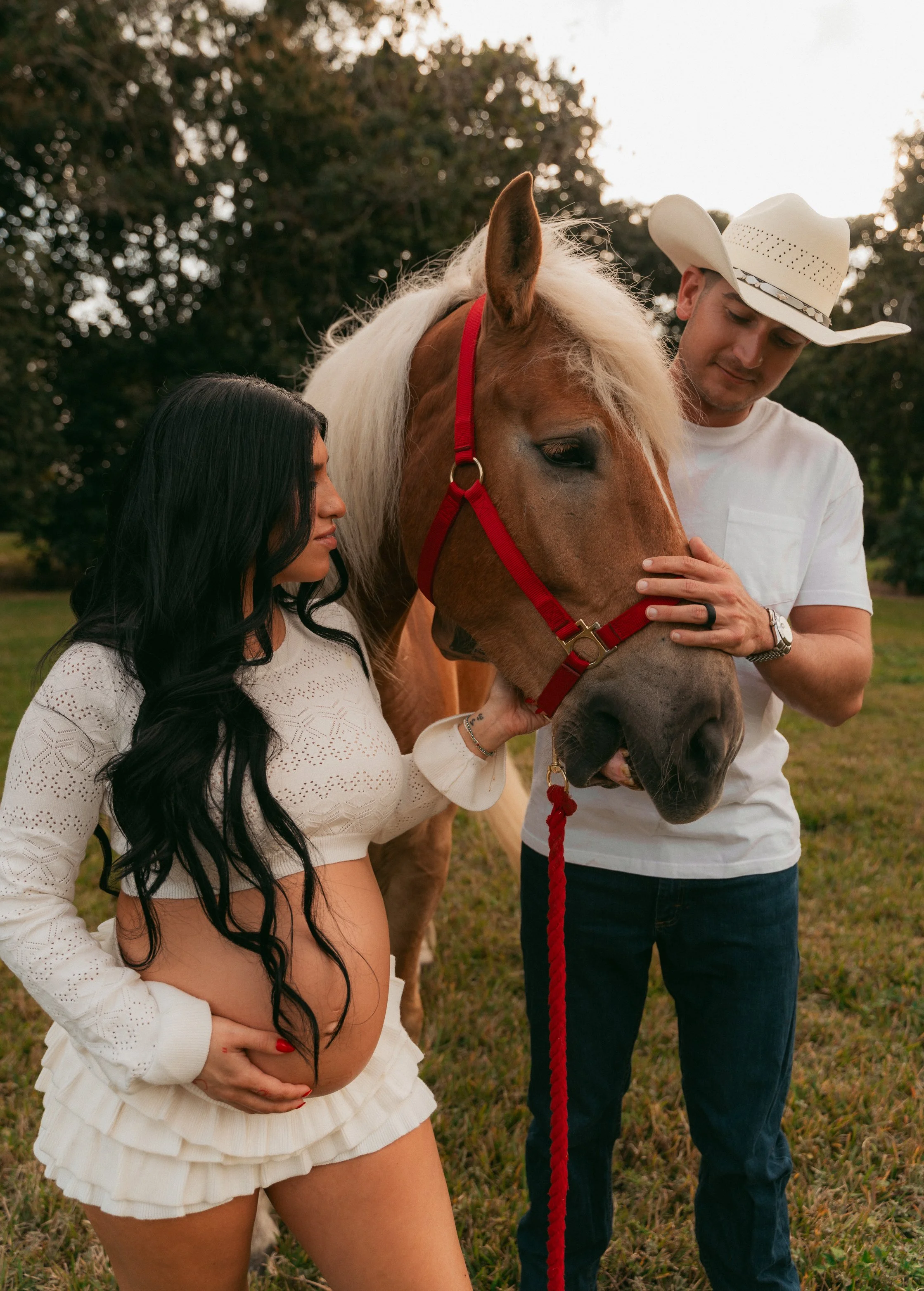 Western Maternity Session with Horse in Miami -14.jpg