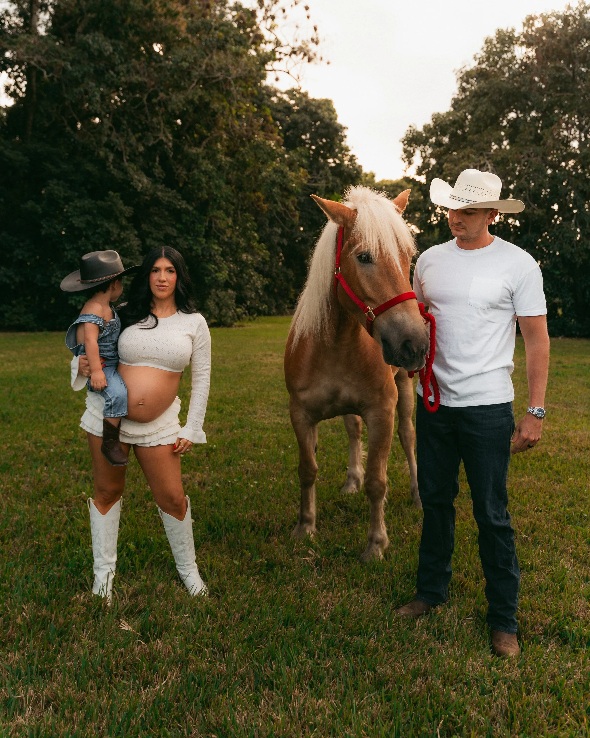 Western Maternity Session with Horse in Miami -2.jpg