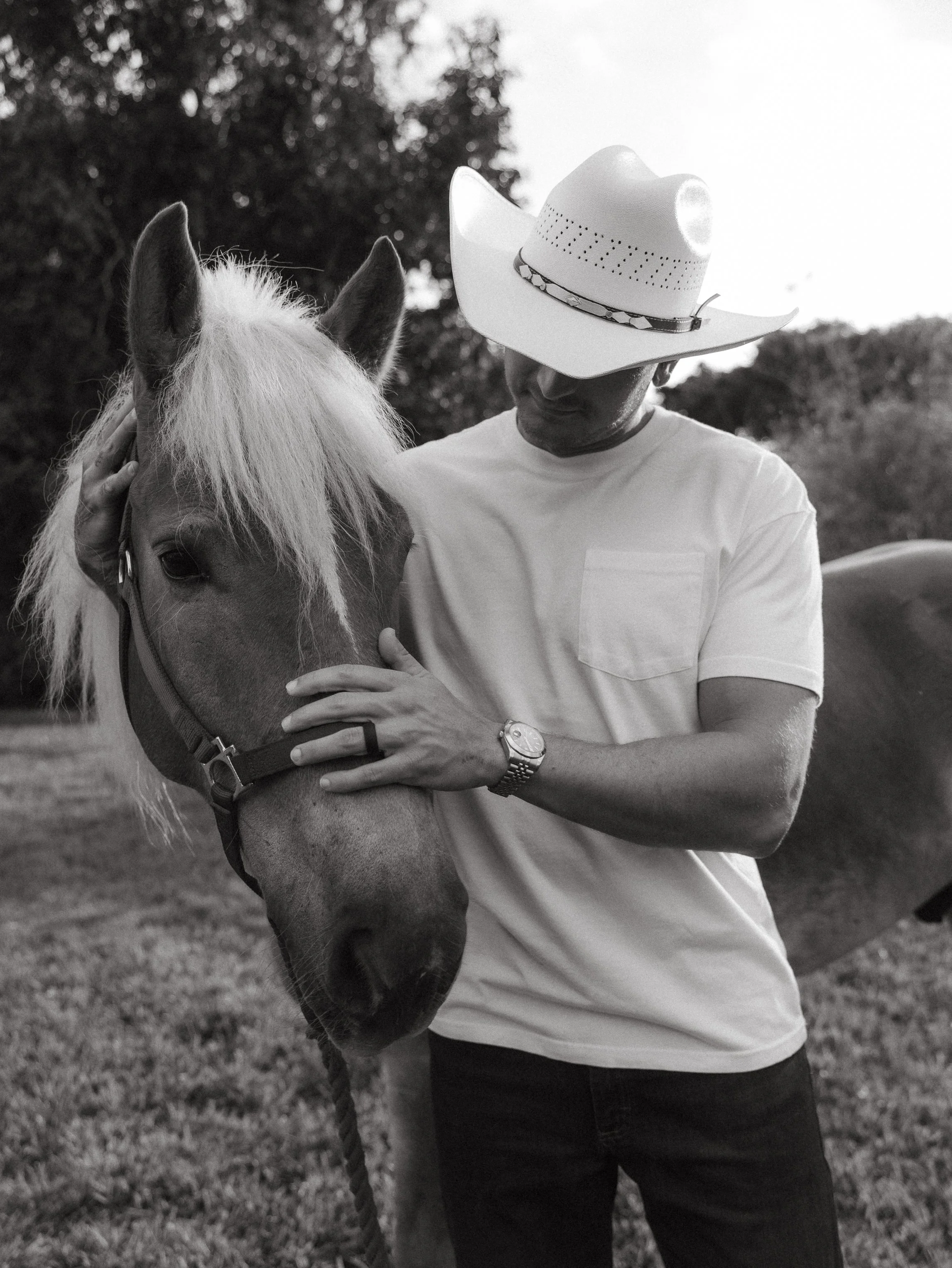 Western Maternity Session with Horse in Miami -25.jpg