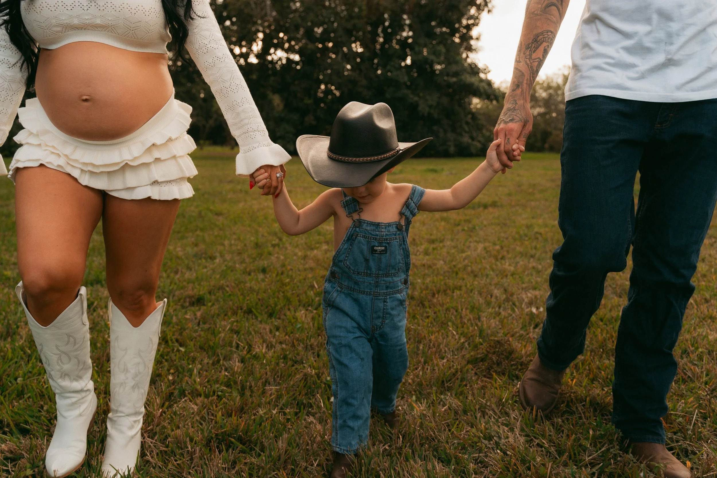 Western Maternity Session with Horse in Miami -8.jpg