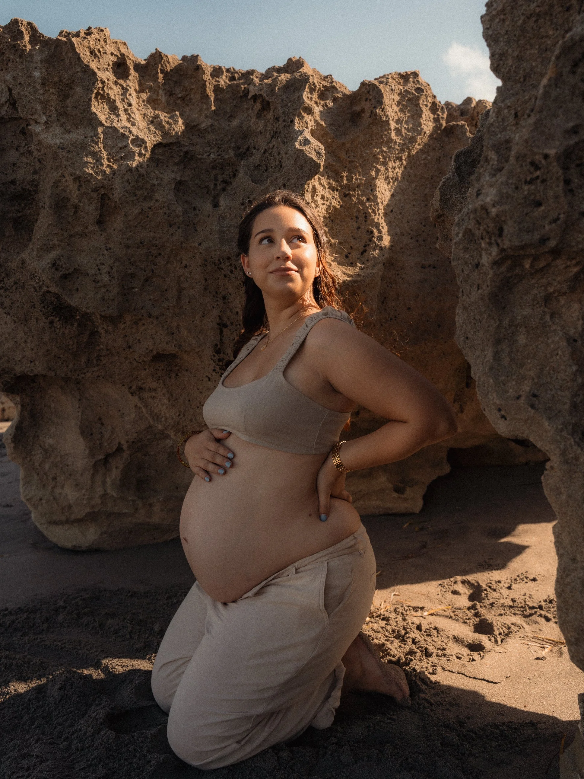Maternity session on the beach-2.jpg