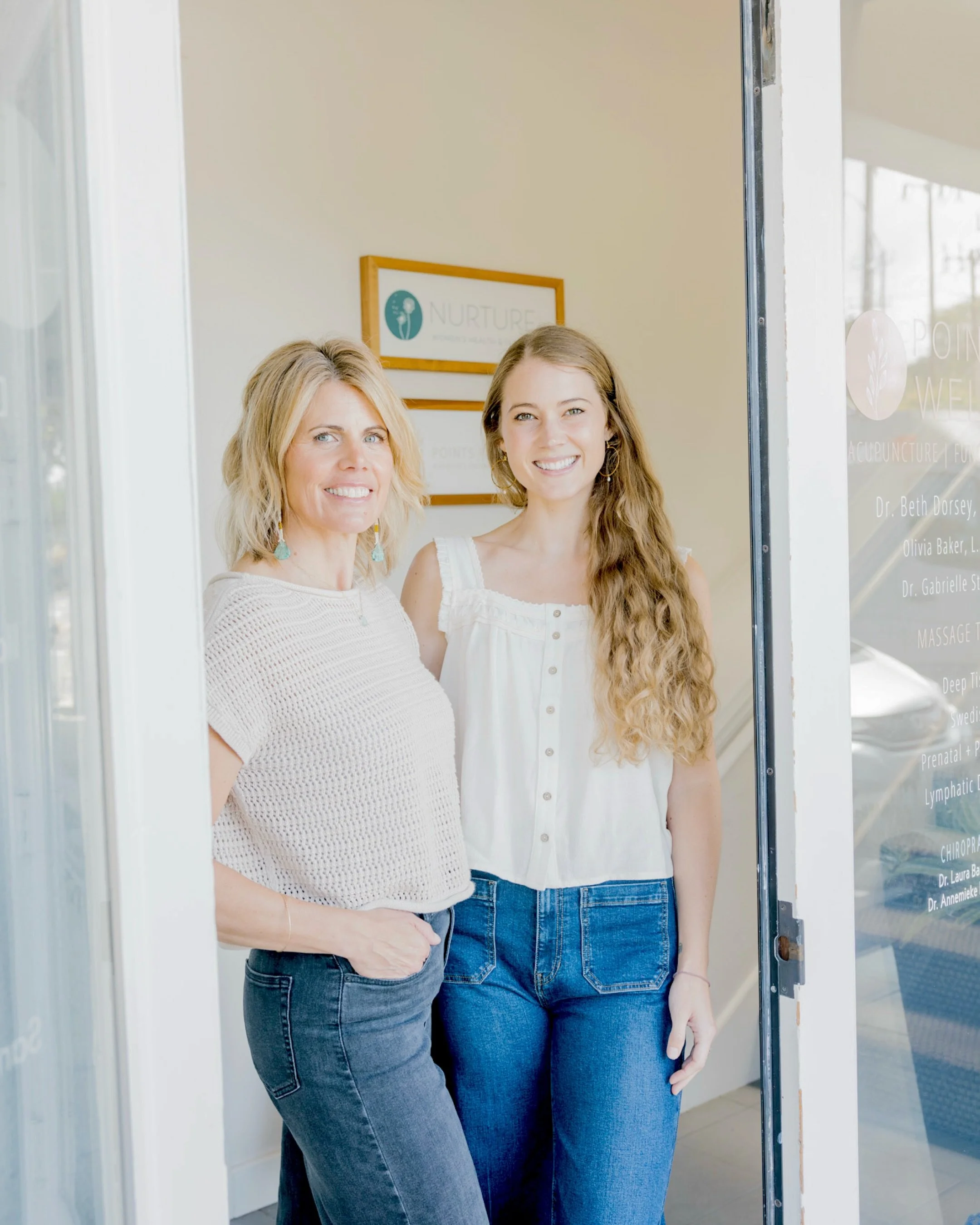 I had the best time with the @pointsforwellness ladies! The space they share with @nurturesantacruz is already such a beautiful space for a branding session, but what I found even more beautiful was seeing the comradery between all the women who have