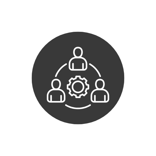 Icon of three people connected in a circle with a gear in the center, representing teamwork or collaboration.