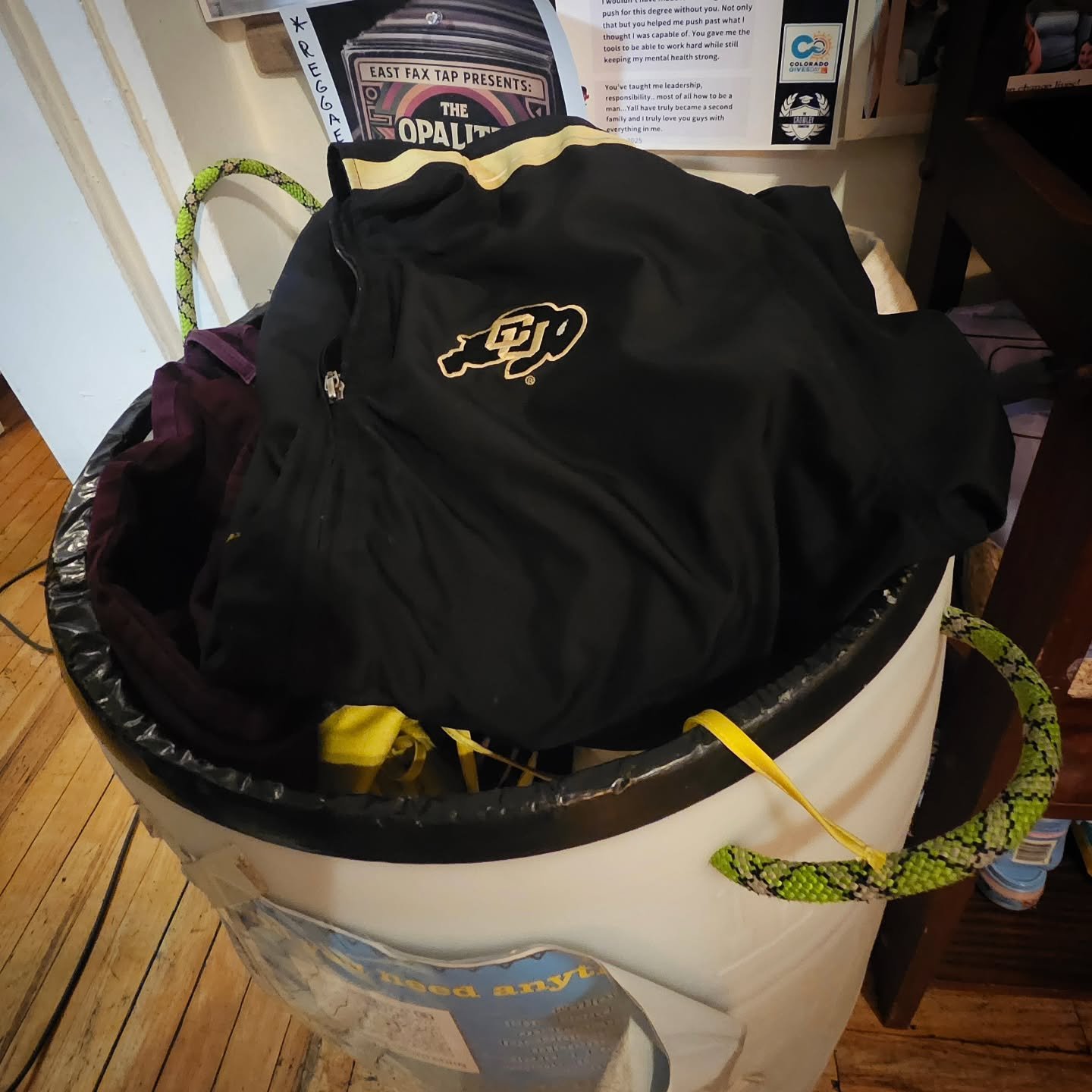 All we can do is our part. Thank you to our incredible community, especially @standing_eggg , for organizing and donating to this beautiful community pantry here at Quince. We now have a more permanent space for our pantry. Stop by today to check it 